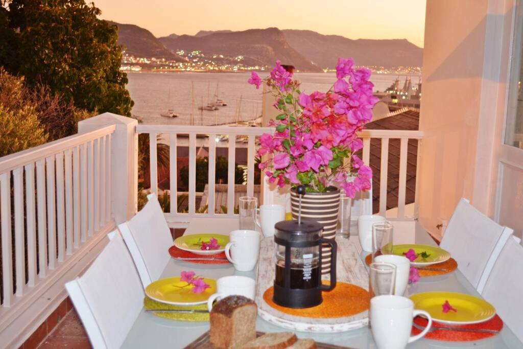 Bougainvillea House - The Heart Of Simonstown Apartment