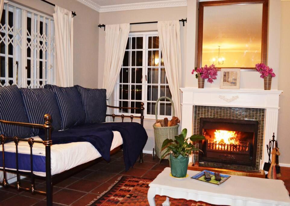 Bougainvillea House - The Heart Of Simonstown *